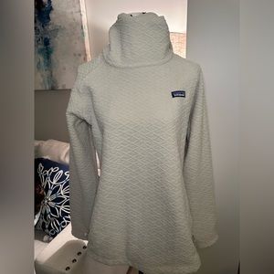 Women’s Patagonia Fleece hoodie- Cream size -XL